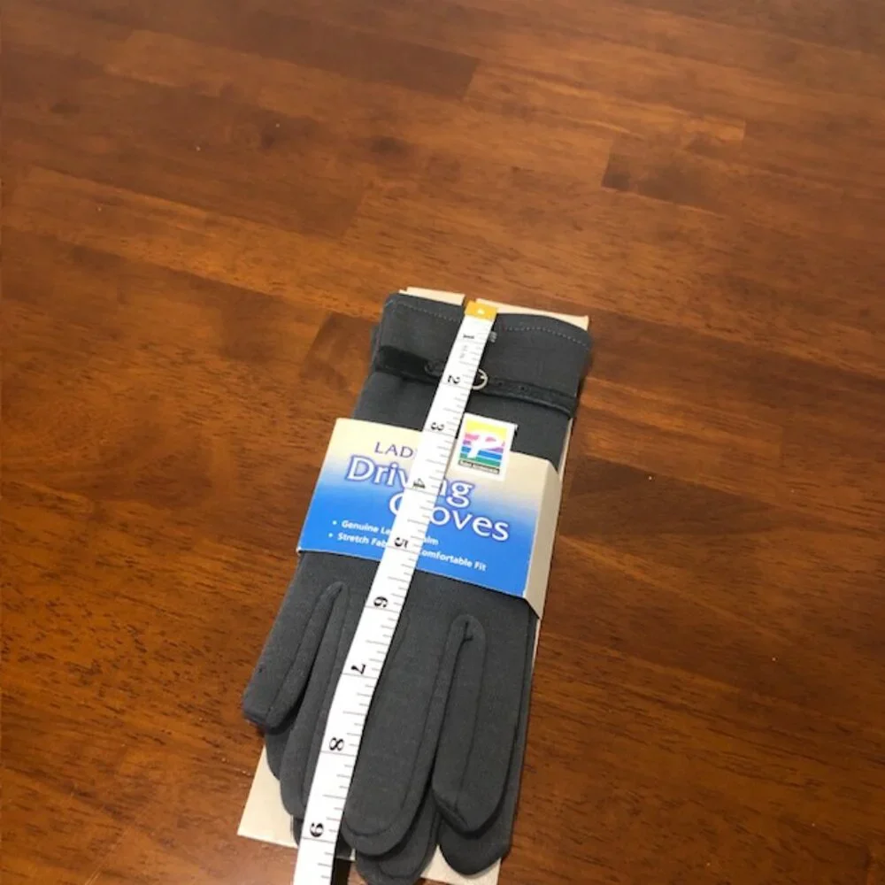 Ladies Driving Gloves Size SM NWT.